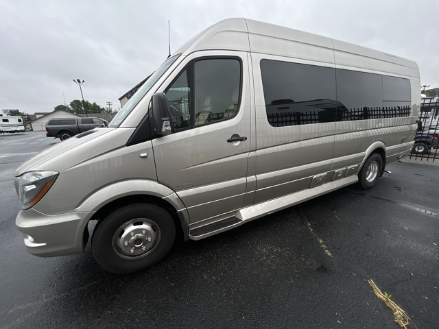 2019 Midwest Automotive Designs Weekender 3500 Sprinter — photo 6 of 8