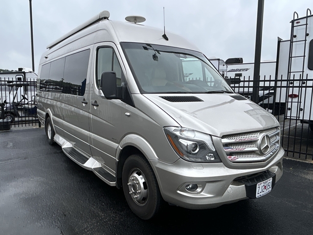 2019 Midwest Automotive Designs Weekender 3500 Sprinter — photo 1 of 8