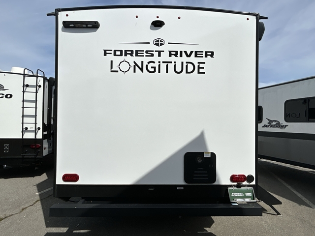 2025 East To West Longitude 185RB — photo 8 of 8