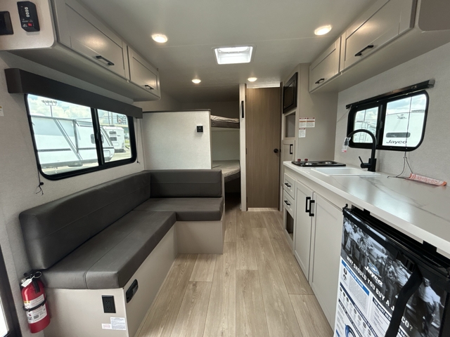 2027 Jayco Jay Flight Sport 172DB — photo 3 of 8