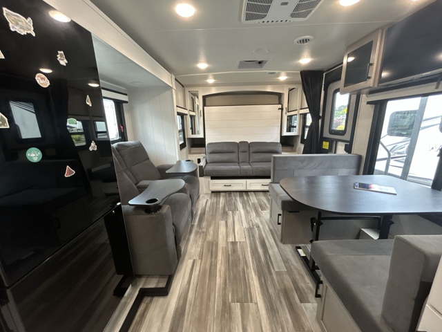 2025 Jayco Jay Feather 21MML — photo 3 of 8