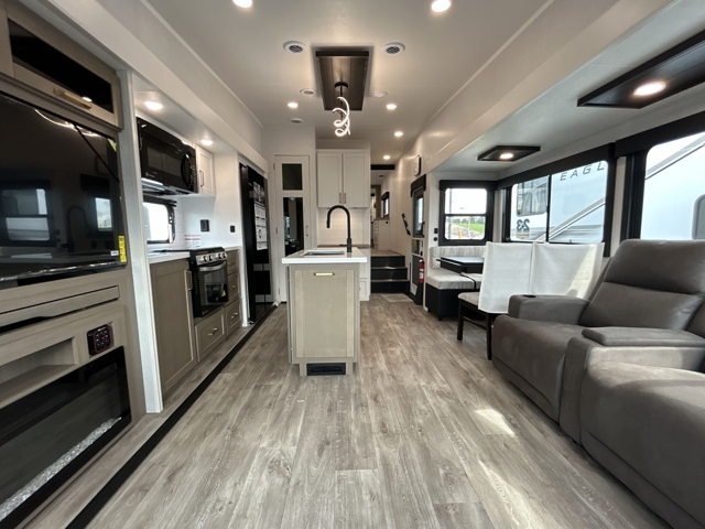 2027 Jayco Eagle 321RSTS — photo 4 of 8