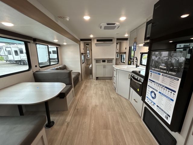 2027 Jayco Jay Flight 261BHS — photo 3 of 8