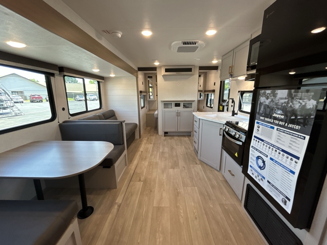 2027 Jayco Jay Flight 261BHS — photo 4 of 8