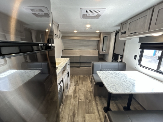 2024 Coleman Coleman Lantern LT 18BH — photo 4 of 8