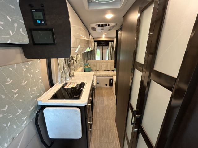 2024 Entegra Coach Expanse 21B — photo 4 of 8