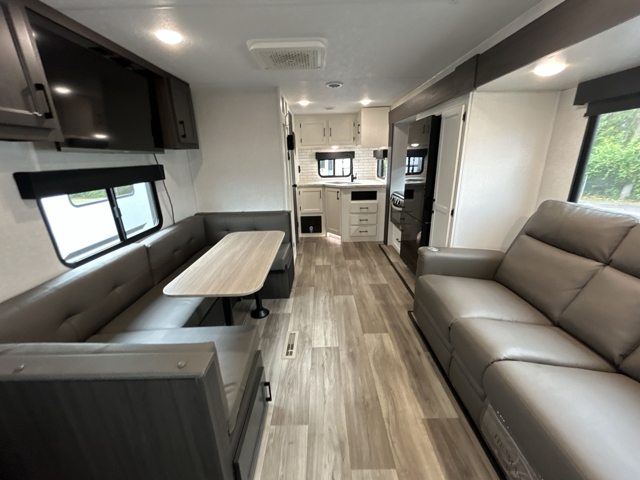 2025 Venture RV Stratus 221VRK — photo 4 of 8
