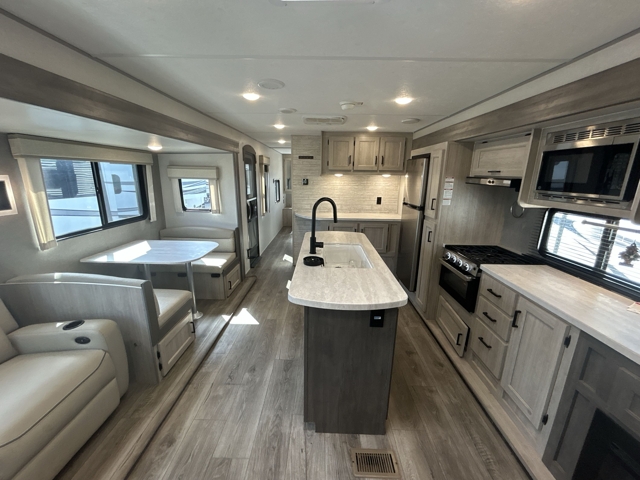 2025 Coachmen Catalina Legacy 283FEDS — photo 3 of 8