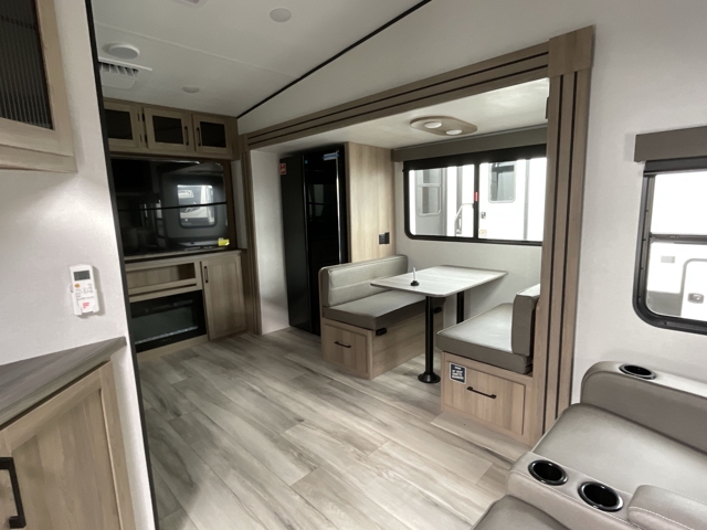 2026 Keystone Coleman Legacy 2400REX — photo 3 of 8
