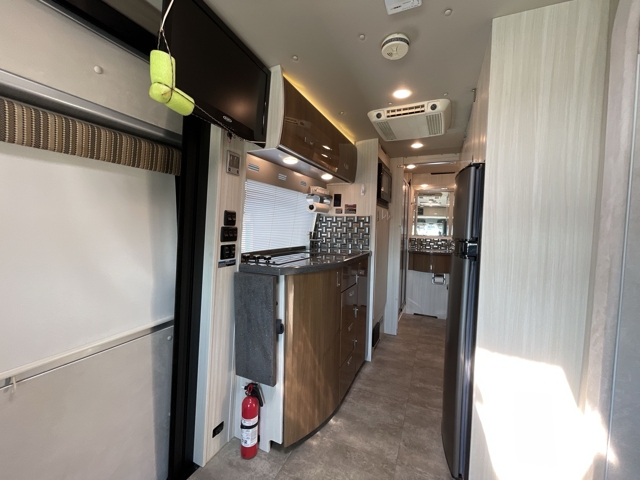 2015 Winnebago Era 170C-MERCEDES — photo 2 of 8