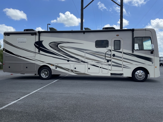 2020 Fleetwood Fortis 34MB — photo 5 of 8