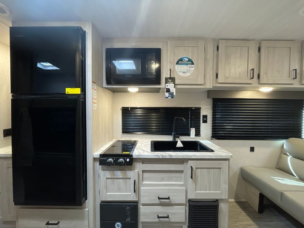 East To West Silver Lake Le 25BHLE Camping World of Buford 2242929