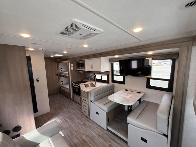 2026 Thor Freedom Traveler A32 — photo 4 of 8