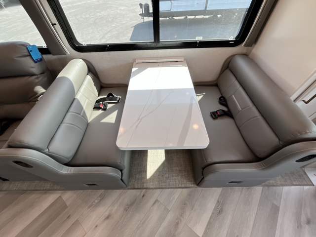 2026 Holiday Rambler Vacationer 33C — photo 8 of 8