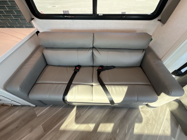 2026 Holiday Rambler Invicta 36T — photo 7 of 8