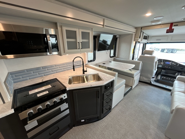 2026 Holiday Rambler Admiral 28A — photo 2 of 8