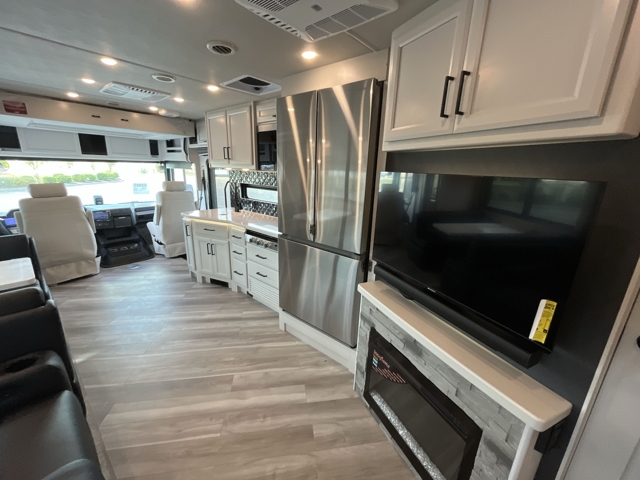 2026 Holiday Rambler Vacationer 35K — photo 2 of 8