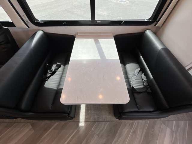 2026 Holiday Rambler Vacationer 35K — photo 6 of 8