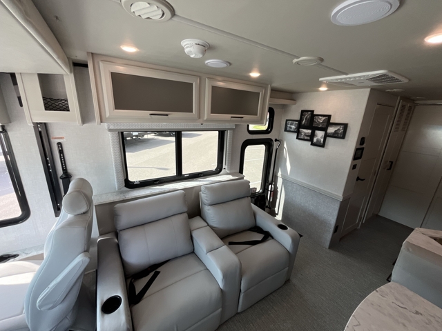 2026 Holiday Rambler Admiral 32N — photo 2 of 8