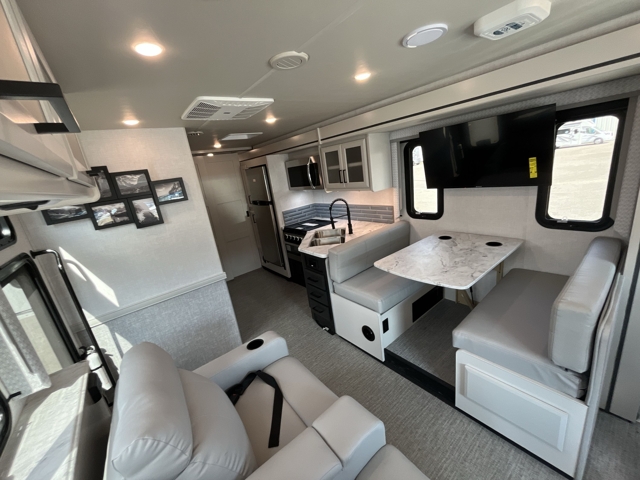 2026 Holiday Rambler Admiral 32N — photo 3 of 8