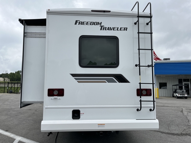 2027 Thor Freedom Traveler A32 — photo 8 of 8
