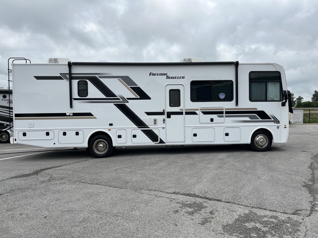 2027 Thor Freedom Traveler A32 — photo 6 of 8