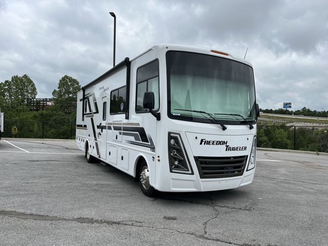 2027 Thor Freedom Traveler A32 — photo 1 of 8
