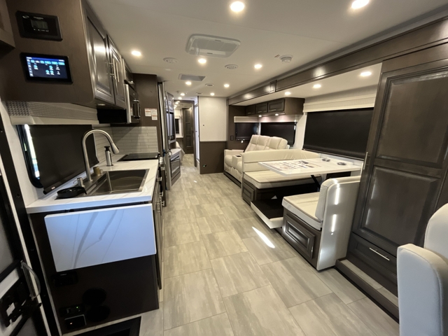 2026 Forest River Georgetown 5 Series 34M — photo 3 of 8