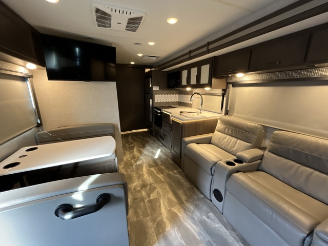 2023 Thor Windsport 29M — photo 3 of 8