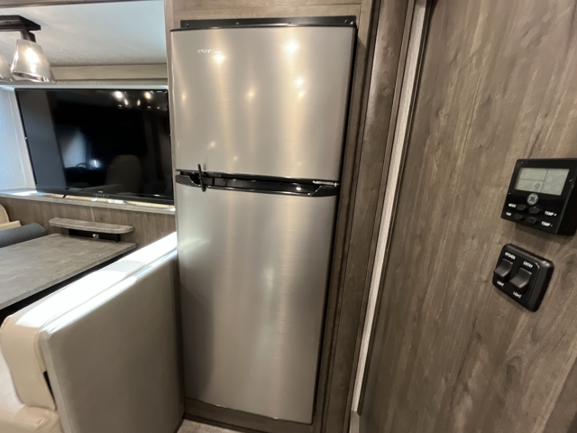 2022 Coachmen Mirada 315KS — photo 8 of 8