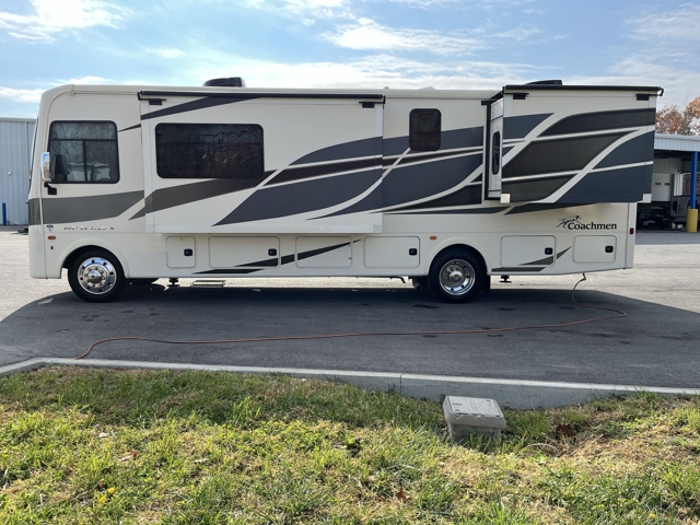 2022 Coachmen Mirada 315KS — photo 6 of 8