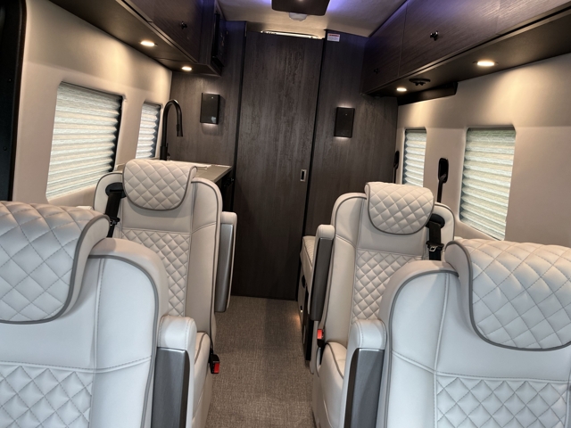 2027 Thor Freedom Mover PX10 Awd — photo 3 of 8