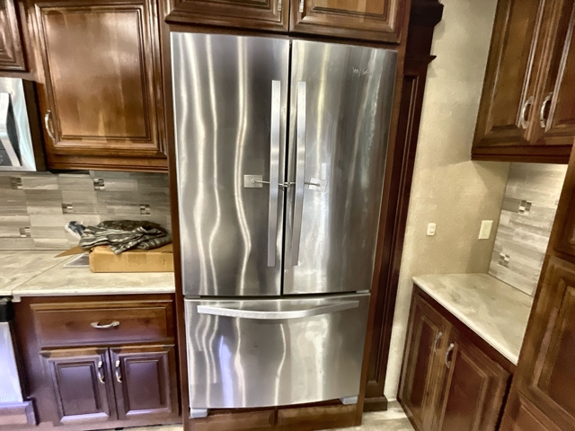 2017 DRV Luxury Suites Mobile Suites 38RSSA — photo 8 of 8