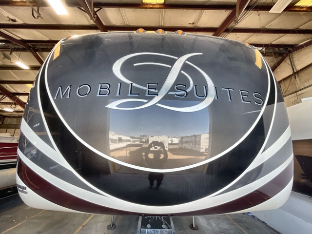 2017 DRV Luxury Suites Mobile Suites 38RSSA — photo 4 of 8