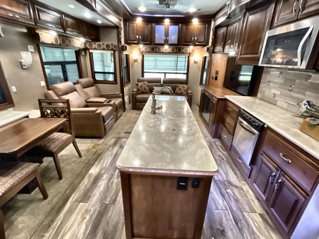 2017 DRV Luxury Suites Mobile Suites 38RSSA — photo 2 of 8