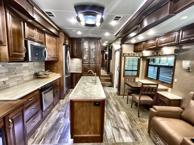 2017 DRV Luxury Suites Mobile Suites 38RSSA — photo 3 of 8