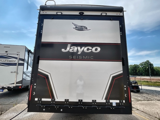 2026 Jayco Seismic 395 — photo 8 of 8