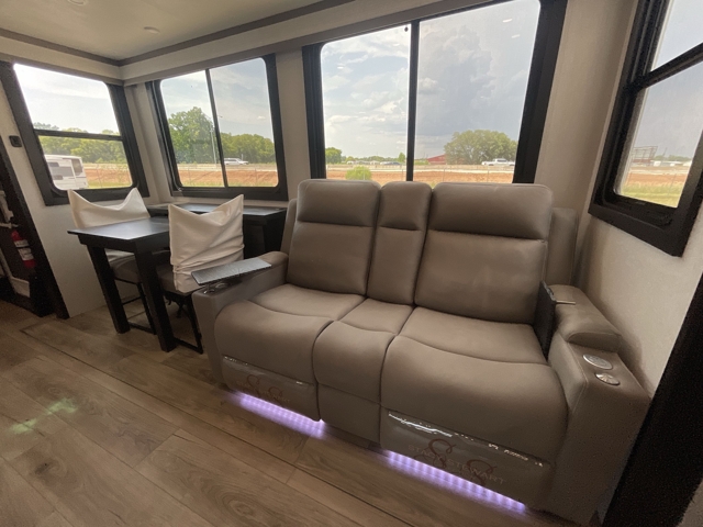 2026 Jayco Seismic 395 — photo 4 of 8
