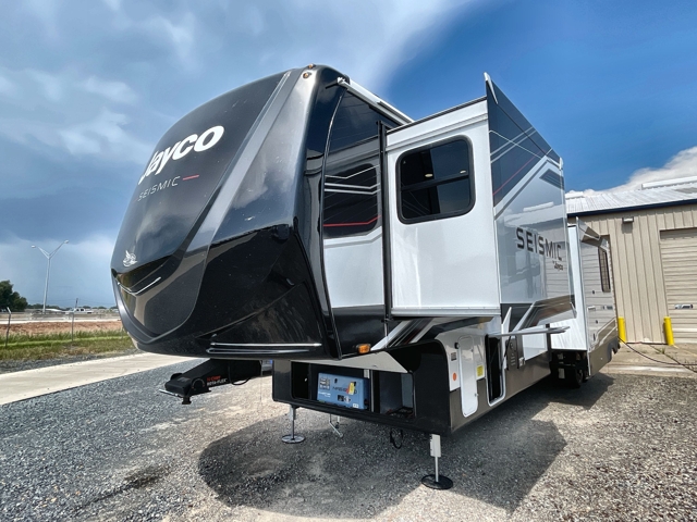 2026 Jayco Seismic 395 — photo 1 of 8