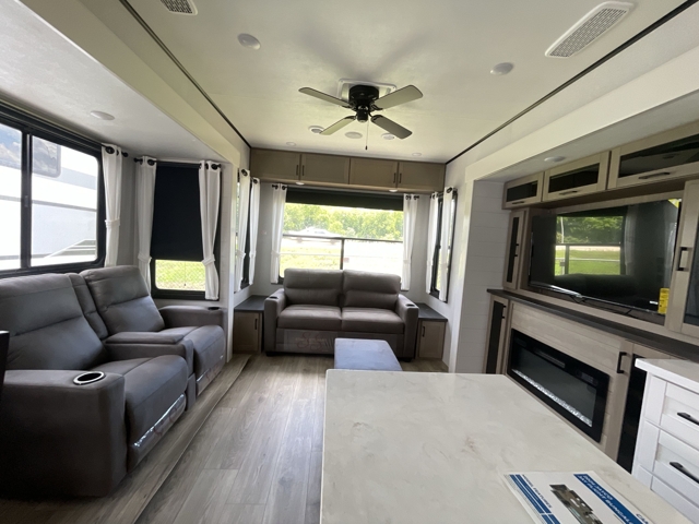 2026 Jayco Jay Flight Bungalow 40RLTS — photo 3 of 8