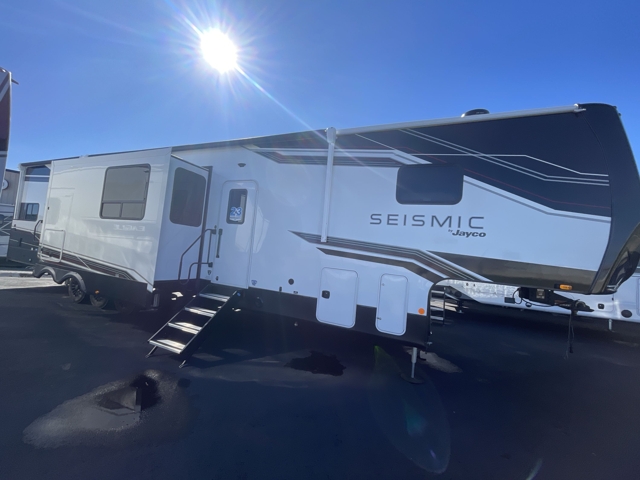 2026 Jayco Seismic 399 — photo 6 of 8