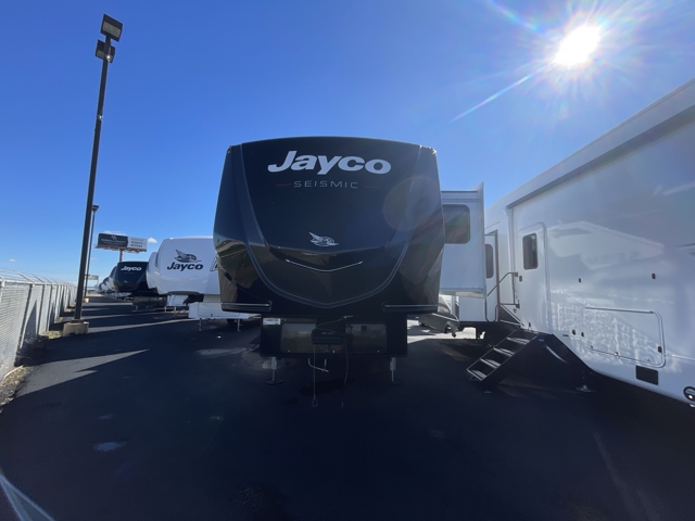 2026 Jayco Seismic 399 — photo 5 of 8