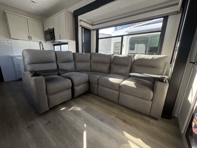 2026 Jayco Seismic 399 — photo 3 of 8