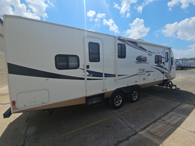 2012 Coachmen Freedom Express 270FLDS — photo 2 of 8