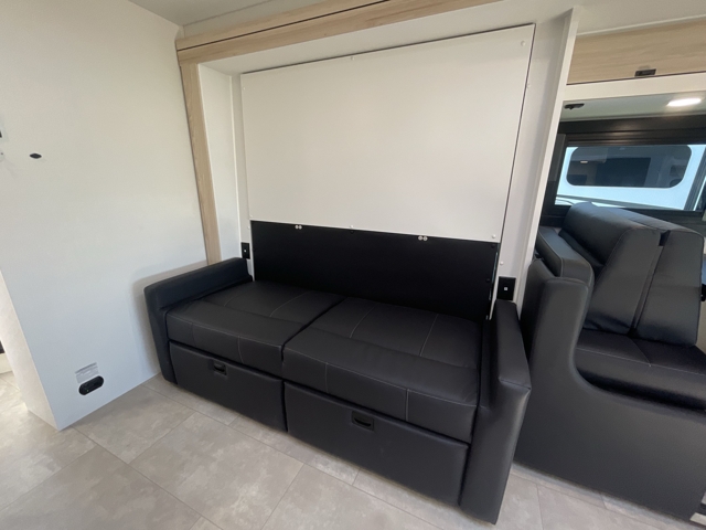 2026 Jayco Melbourne Prestige 25RP — photo 3 of 8