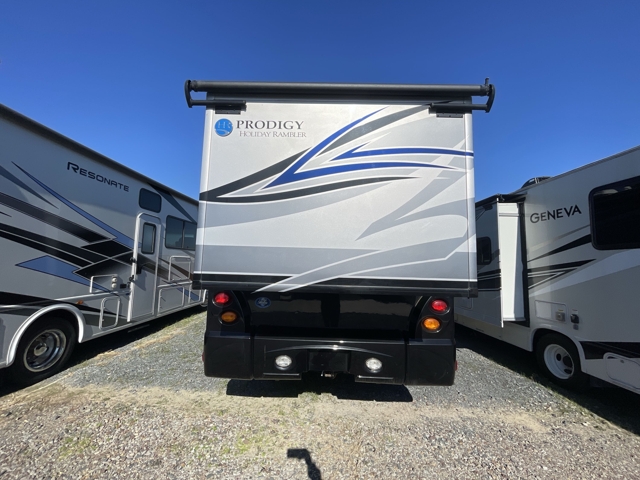 2018 Holiday Rambler Prodigy 24A — photo 6 of 8