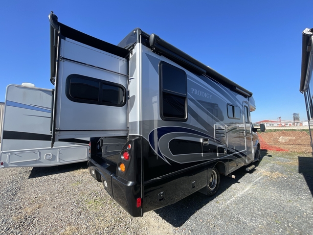 2018 Holiday Rambler Prodigy 24A — photo 4 of 8