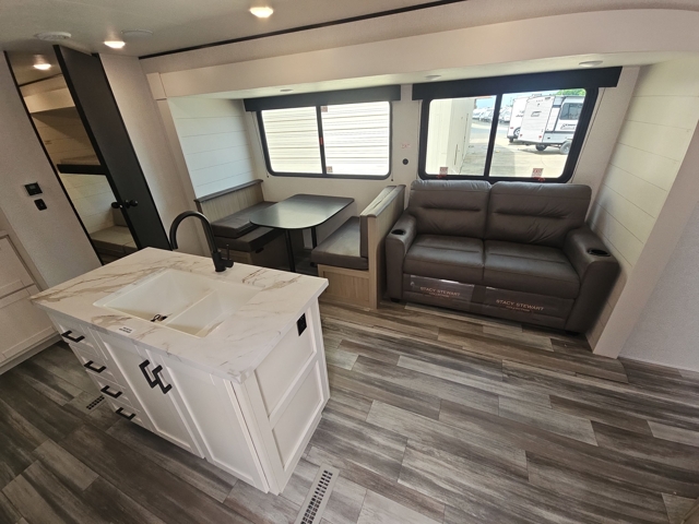 2026 Jayco Jay Flight SLX 333BTS — photo 4 of 8