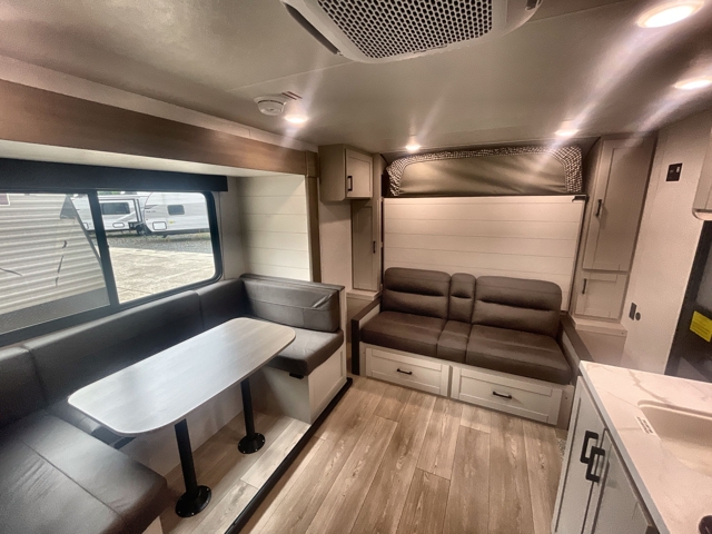 2027 Jayco Jay Flight 197MB — photo 3 of 8