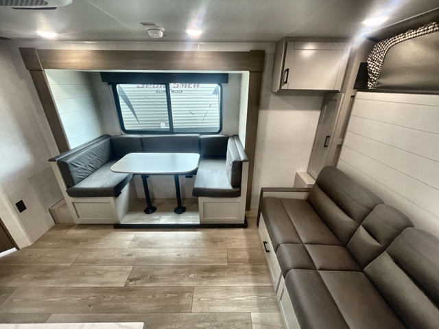 2027 Jayco Jay Flight 197MB — photo 4 of 8